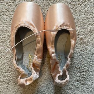 NWT Capezio Tiffany Ballet Pointe 7W